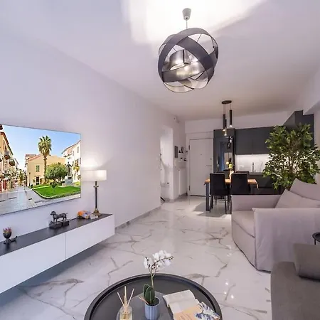 B2 Apt Apartment
