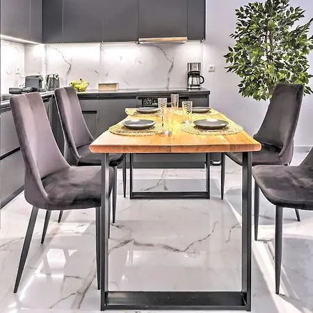 B2 Apt Apartment