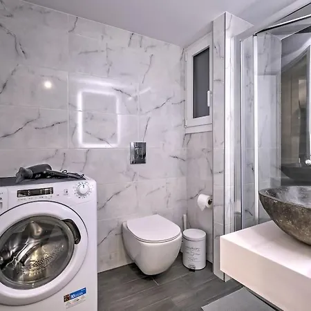 Apartment B2 Apt *